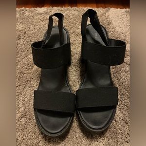 Madden Girl 2.5in black chunky platform heels